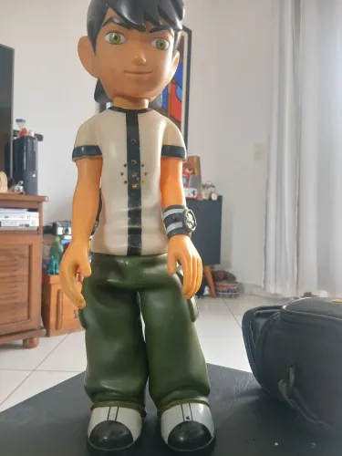 Boneco Ben 10 colecionável - leia