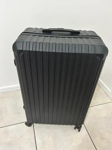 Mala de viagem 23kg semi nova