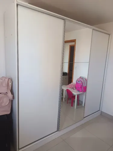 Guarda Roupa 3 portas de correr com espelho ALTURA 2,18 COMPRIMENTO 2,32 PROFUNDIDADE 45cm
