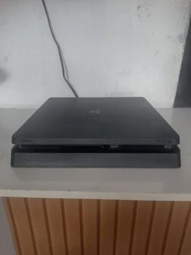 PS4 SLIM COM CONTROLES, FONE E JOGOS 