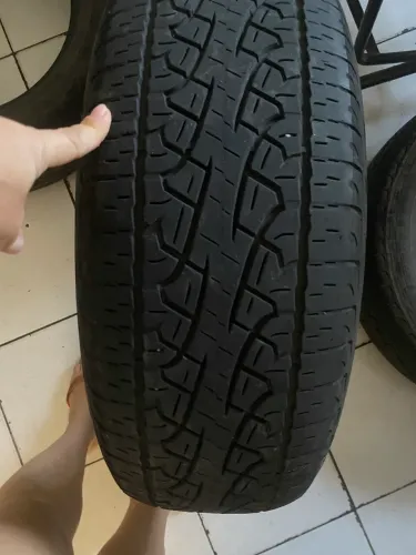 PNEUS PIRELLI 215/60 R17