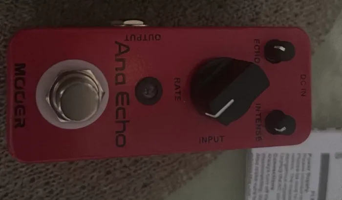 Pedais Ana Echo e Shin Verb