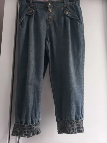 Calça jeans curta alphabeto menina
