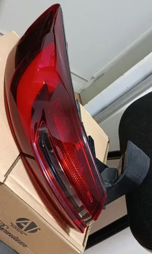 Lanterna Traseira Fiat Fastback Canto Esquerda Arteb Original Semi Nova  R$380