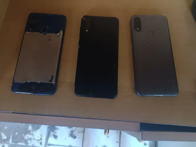 Vendo esses celulares só mandar arrumar a tela  