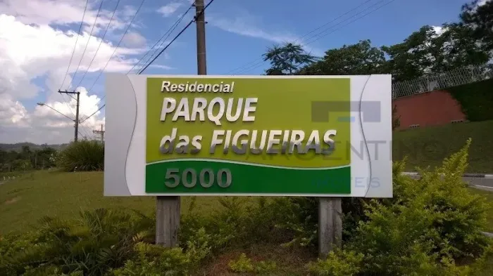 Terreno à Venda no Condomínio Parque das Figueiras - Mogi das Cruzes.