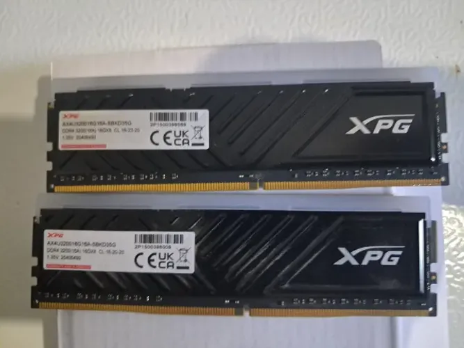 Kit RAM Gamer XPG 32GB DDR4 3200MHz RGB ? 2x16GB