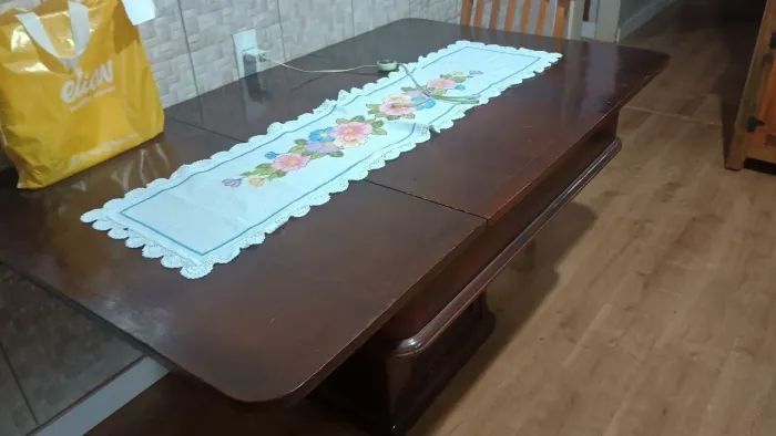 Mesa de Jantar / Carteado em Madeira Maciça