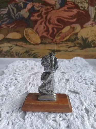 Escultura anjinho orando em zinco