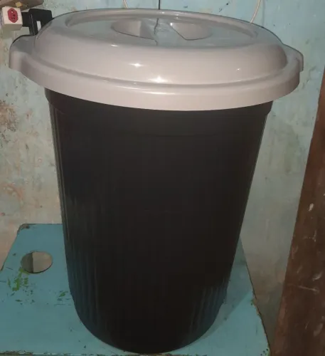 Balde com tampa 60 litros