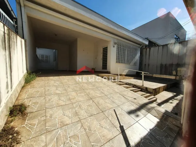 Casa em Rua Doutor Silvino de Godoy - Jardim de Itapoan - Paulínia/SP