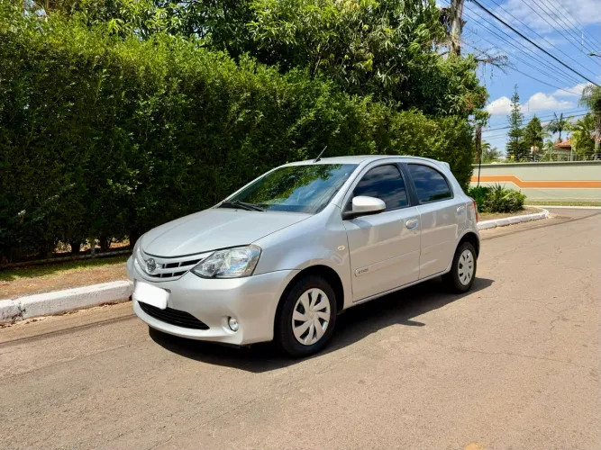 Toyota Etios X 1.3 Flex 16V 5P Mec. 2017