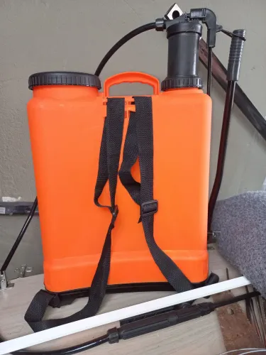 Bomba de veneno 20lt nova R$100.00(pulverizador)
