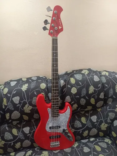 Baixo Eagle vermelho de 4 cordas