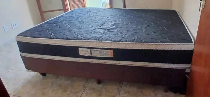 Cama Box casal, Manes, ótimo estado. Colchão Strong fit D45, semi novo. (Sem frete)