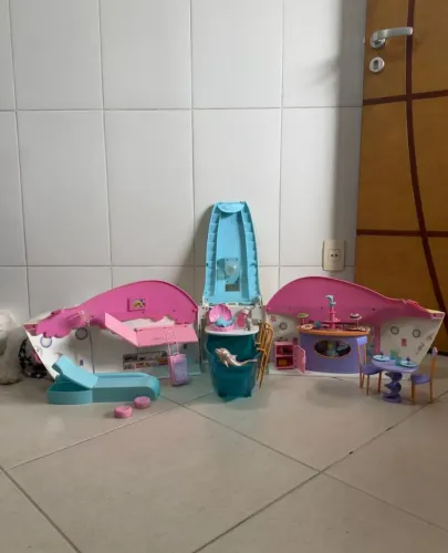 Playset navio da boneca Barbie com golfinhos e piscina Mattel
