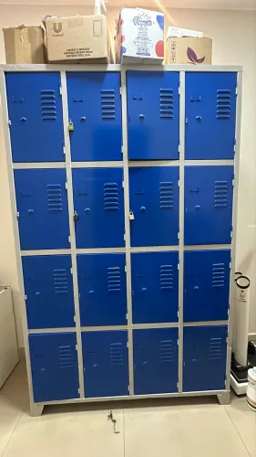 VENDO ARMÁRIO DE METAL