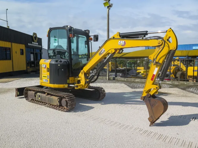Mini escavadeira Caterpillar 303.5 CR 2021 com 90h de operação
