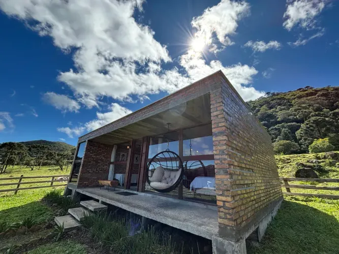 Cabana com Vista para as Montanhas e Pôr do Sol - Beira do Asfalto - 1600 metros altitude