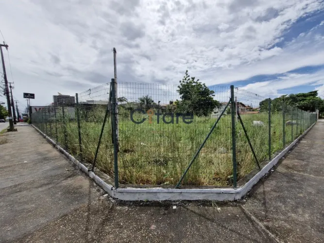 Terreno com características para fins comercial e residencial. R$ 6.000.000,00