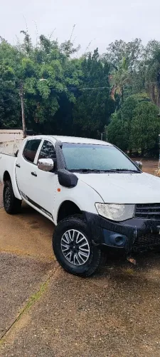 Mitsubishi L200 Triton GL 3.2 CD TB Int. Dies. Mec. 2014