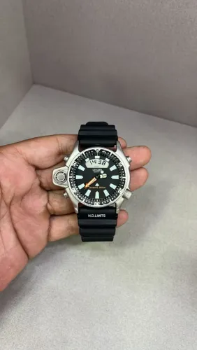 Relógio Citizen JP2000 série prata, fundo com relevo 