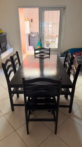Mesa com 6 cadeiras