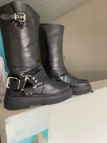 Bota schutz