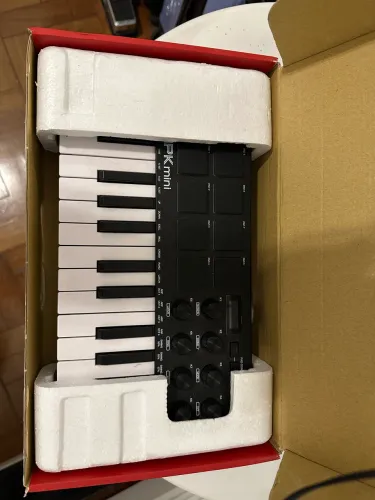 Akai MPK Mini - Controlador MIDI - Perfeito - Pouquíssimo Uso