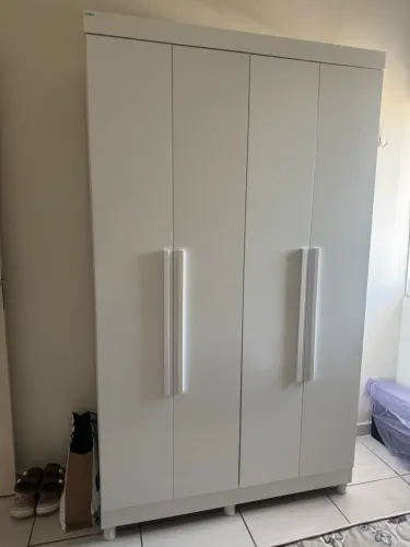 Roupeiro 4 portas branco