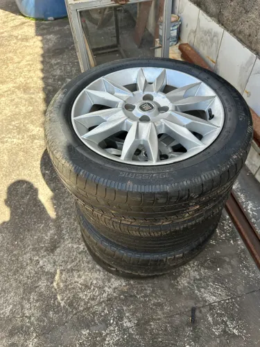 Rodas Aro 16 Fiat , 4 pneus bons pra rodar !
