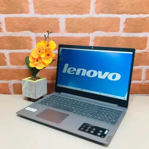 Notebook Lenovo i3 de 8ª Geração/ Ram 8GB/ Ssd 128GB/ Placa Intel Graphics 4GB