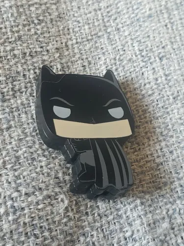 Brinde Kinder Joy Funko DC Comics Batman VT284 Miniatura Colecionável