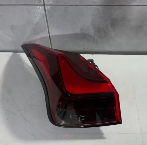 Lanterna traseira esquerda Lexus ux 300h original