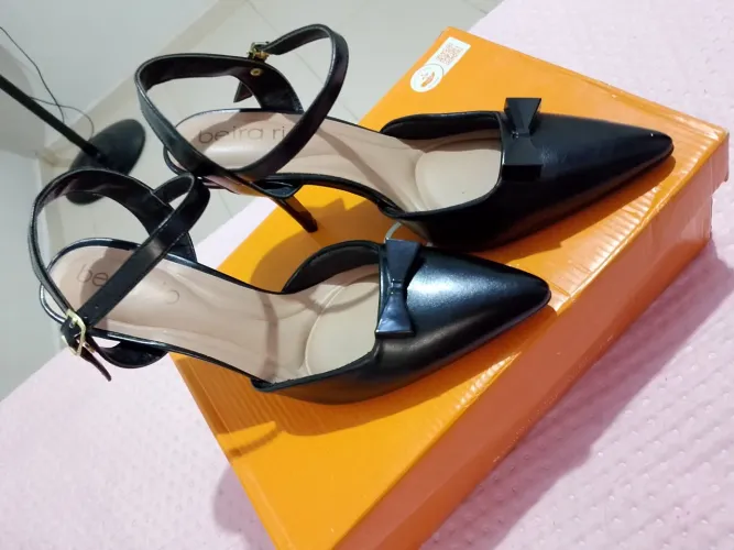 Vendo este lindo scarpin preto, nunca usado!