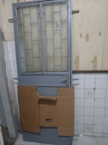 Vendo porta de ferro