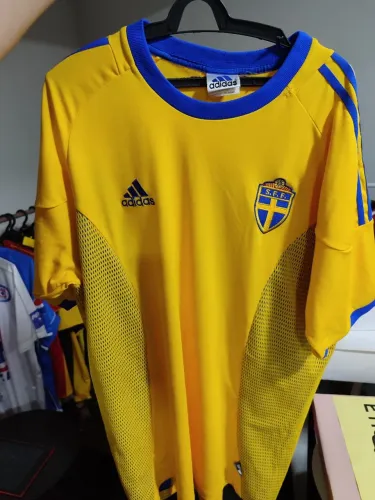 Camisa Suécia - Adidas. Nunca usada