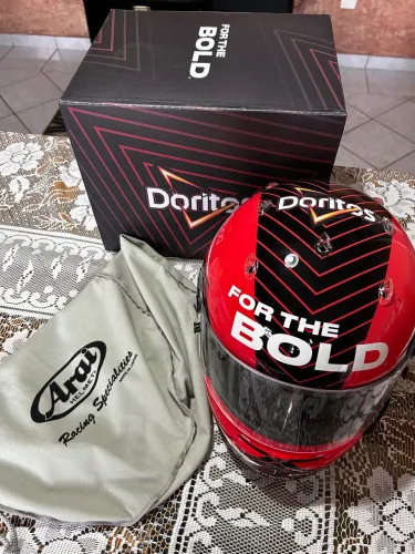 Capacete Arai GP7 FIA - Edição Especial F1 Doritos - ZERO USO