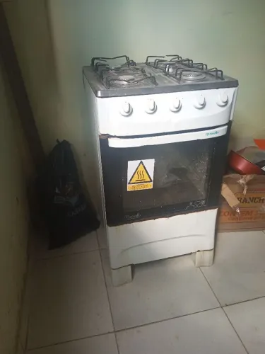 Vendo esse fogão 4 bocas funcionando perfeitamente 