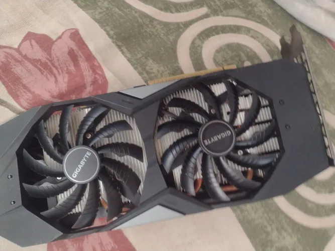 Vendo placa de vídeo GTX 1650 4gb. Tem que vir buscar