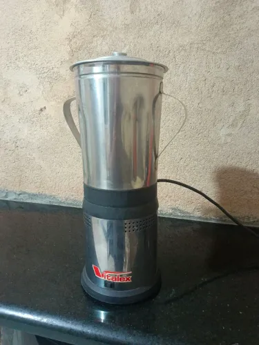 Liquidificador profissional de 8 litros vitalex  semi novo 