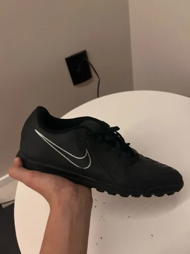 Chuteira de society Nike phantom Luna 39/40
