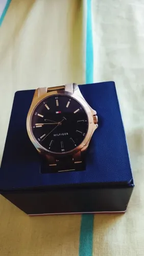Relógio Tommy Hilfiger original dourado rosé , caixa original,funcionando perfeitamente .