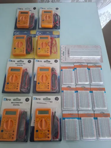 Multímetro + Protoboard