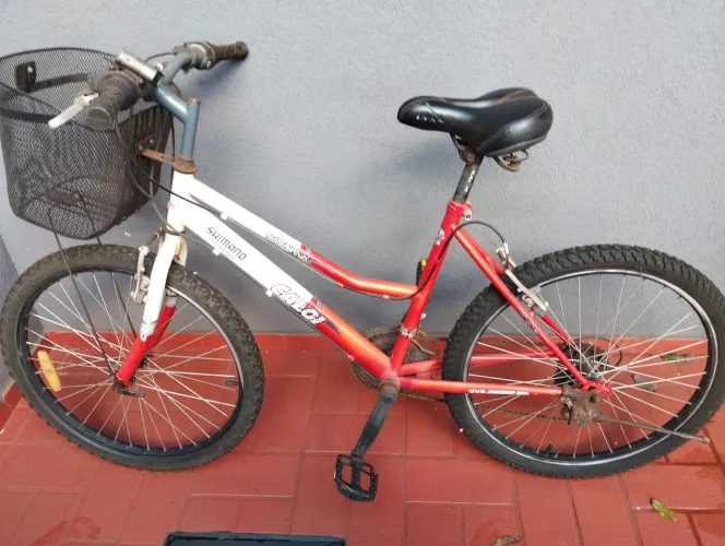 Bicicleta Caloi com cesta