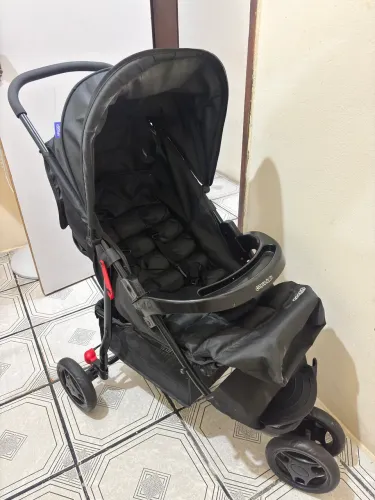 Carrinho de bebê cosco 