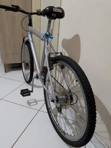 Bicicleta aro 24,6 marchas (Semi Nova)