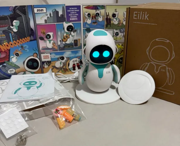 Robô Eilik com inteligência emocional