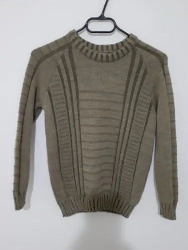 BLUSA DE LÃ INFANTIL. TAMANHO 10