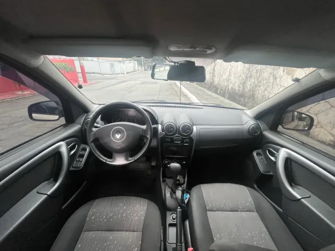Renault Logan Expression Hi-flex 1.6 16V 4P AUT 2013